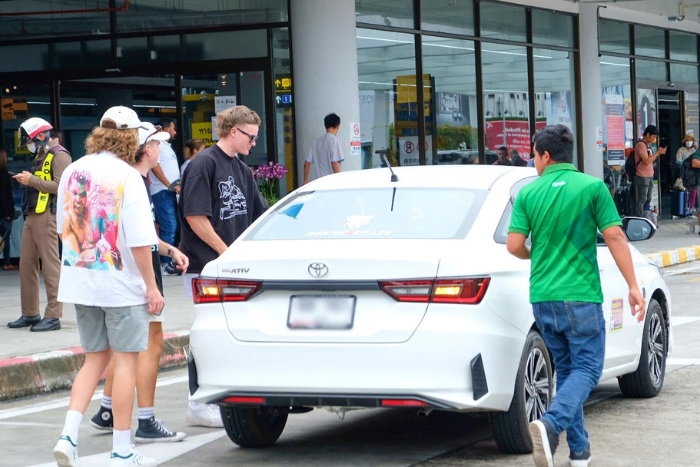 Southeast Asian ride-sharing app Grab is a popular choice for hailing licensed &ldquo;green plate&rdquo; taxis in Phuket