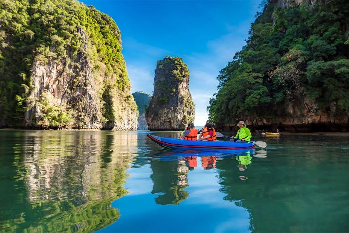 How many days in Phuket to enjoy the beaches, activities, and a unique atmosphere