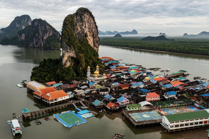 Explore Panyee Floating Village by Long-tail Boat – Phuket 7 Days Not to be Missed