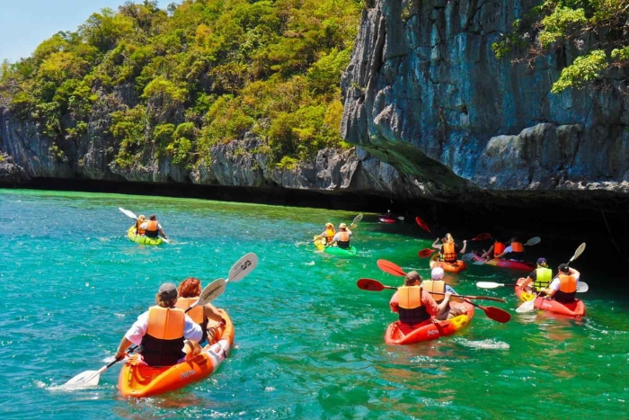 Underwater activities such as kayaking at Ang Thong Marine Park before ending your Phuket Koh Samui tour