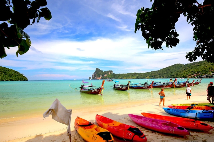 What to see during your Phuket to Koh‎ Samui itinerary? Loh Dalum Bay