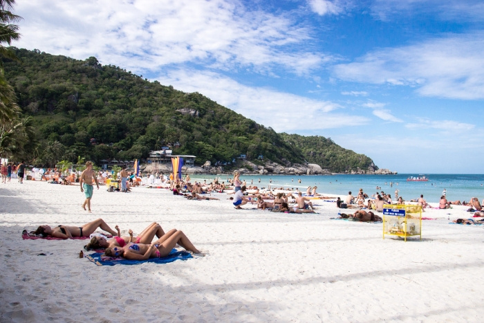 Haad‎ Rin Beach is a good choice for a relaxing moment during your Phuket Koh Samui tour