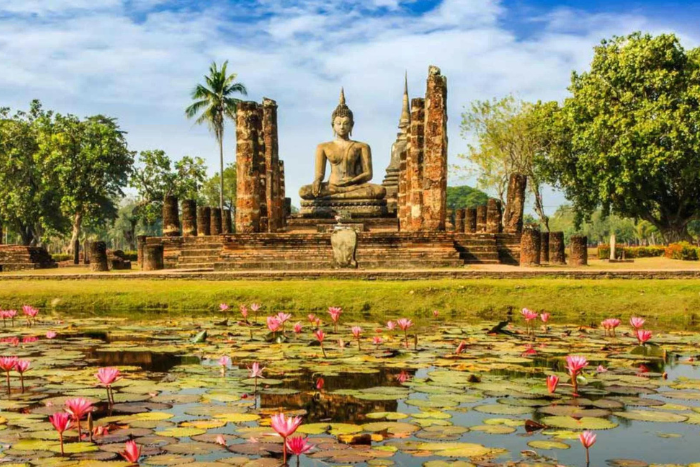 We visited the Sukhothai Historical Park during our Thailand Laos combined trip