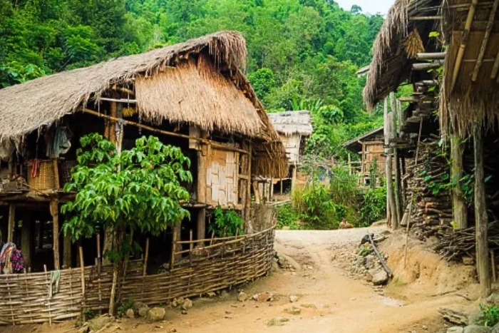 Crossing the hills and discovering the Lahu people