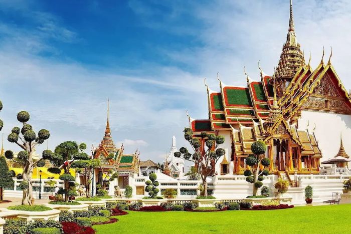 Visit early in the morning to avoid the heat and enjoy beautiful natural light