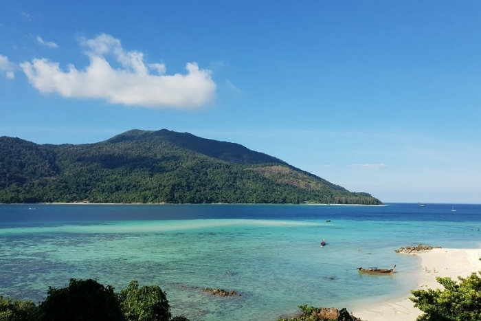 Sunrise Beach in Koh Lipe 