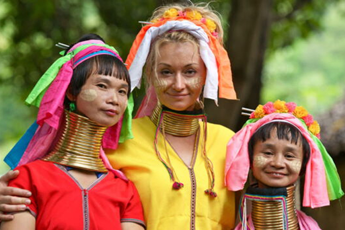 The neck ring tradition of  the giraffe women