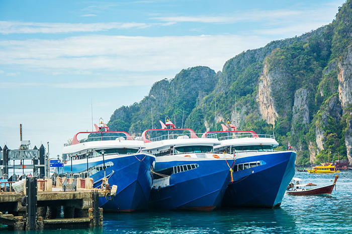 Get around in Thailand by boat