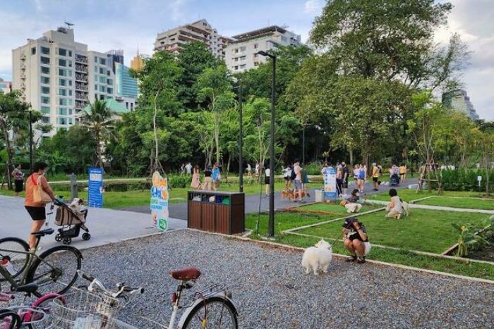 There are plenty of pet-friendly public parks in Bangkok