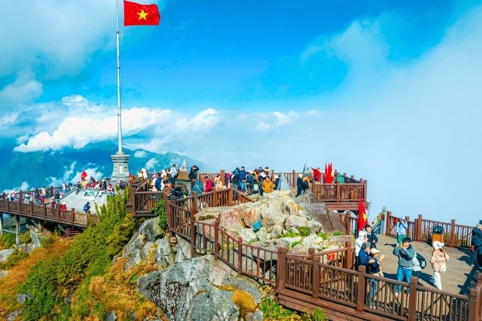 Fansipan summit in clear November weather