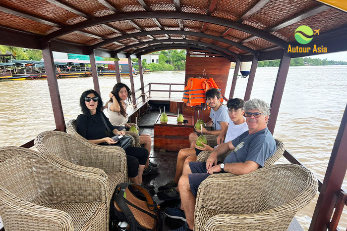 Enjoy a unique experience in the Mekong Delta by sampan