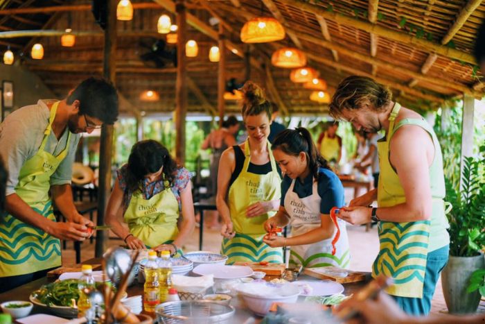 Practical tips for saving money for 21 days in Vietnam
