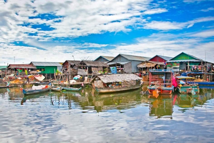  Boat trip to the floating villages of Tonlé Sap Lake