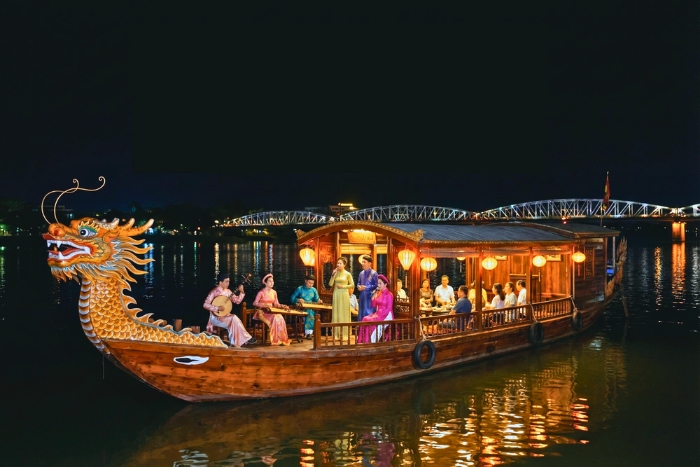 Evening Ca Hue show on the Perfume River