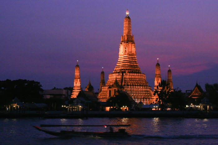 Travel to Thailand: Visit Wat Arun