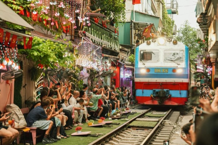 Discovering Hanoi during Vietnam weather in April