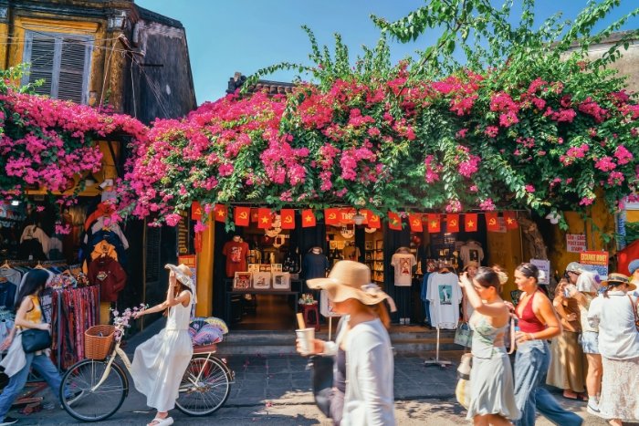 Experiencing traditional culture in Hoi An Ancient Town