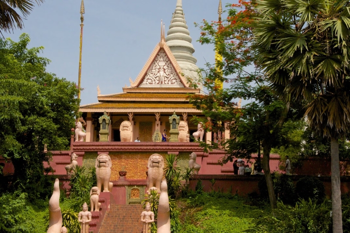 Admire Wat Phnom Temple in Phnom Penh during 15 days in Vietnam Cambodia