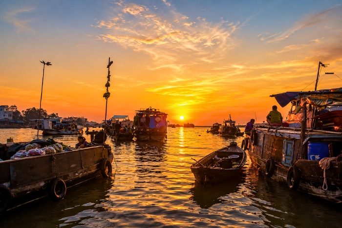 What to do in Vietnam Cambodia in 2 weeks ? Sunrise at the Cai Rang Floating Market