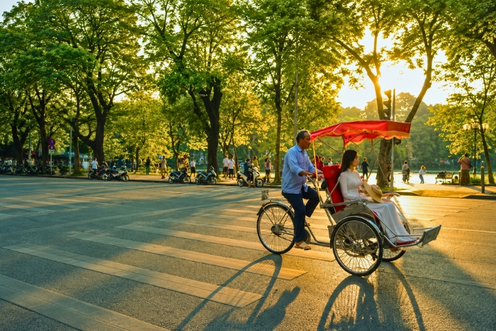 Immersing yourself in the lively streets of Hanoi by cyclo