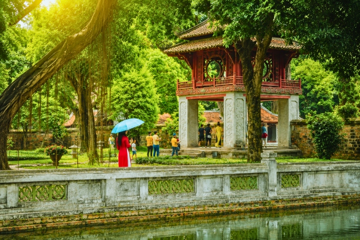 What to do in Hanoi ? Visit the Temple of Literature, the first university in Vietnam