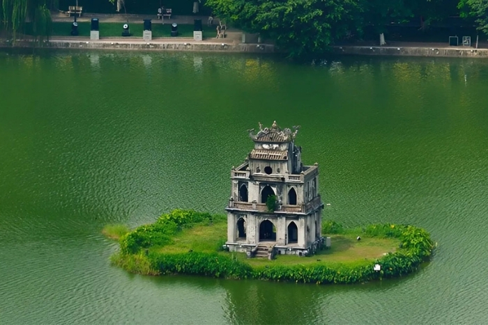What to do in Hanoi? Visit Hoan Kiem Lake
