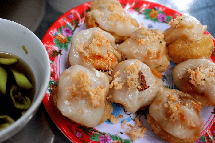 Banh ram it - fried sticky rice dumplings