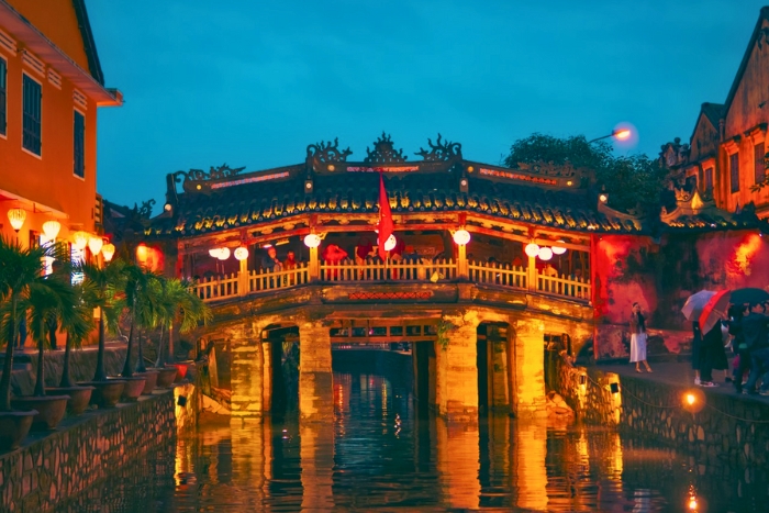 Evening walk through Hoi An’s Old Town, glowing with lantern light