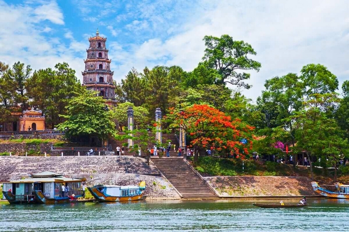 Morning visit to Thien Mu Pagoda by the Perfume River