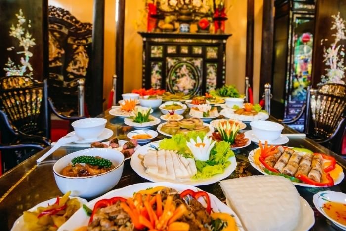 A festive meal allows travelers to discover the flavors associated with the Vietnamese New Year