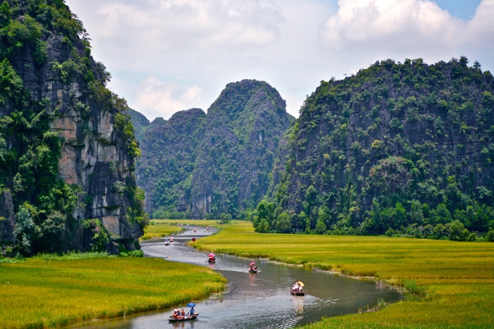 Boat ride in Tam Coc in October