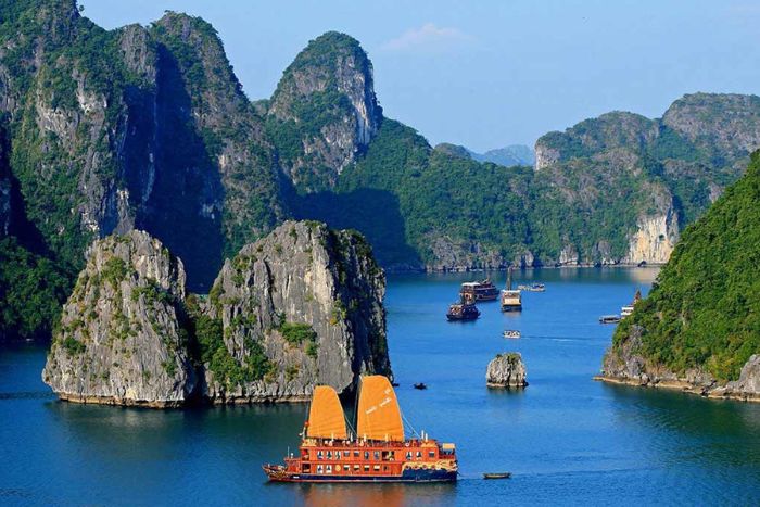 Ha Long Bay, an essential Vietnam highlight 