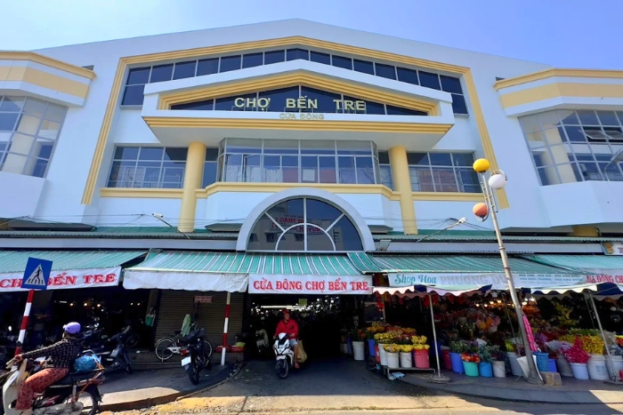 Local life at the authentic Ben Tre Market, Vietnam