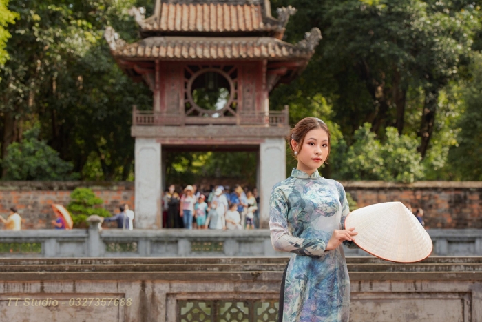 Hanoi City Tour: Visit the Temple of Literature