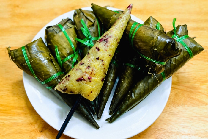 Discover Cooc Mo cake - A unique specialty of Ba Be