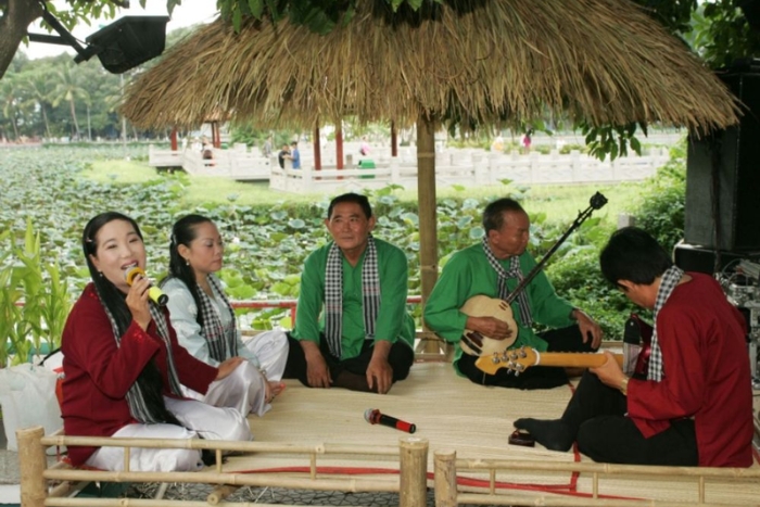 Discover Đờn ca tài tử, a traditional folk music of Southern Vietnam