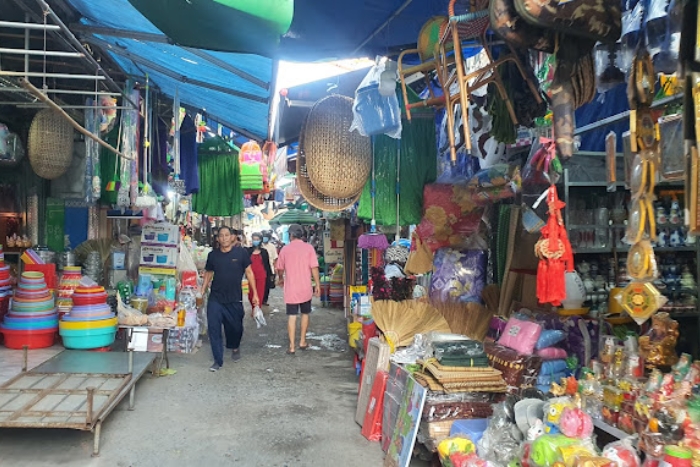  My Long market -  a local market in Ben Tre