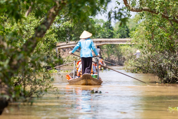  A sampan for a scenic cruise on the river 