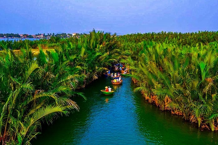 Floating season in Ben Tre - The perfect time to take a boat and explore!
