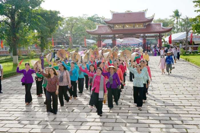Festive atmosphere of the Đồng Khởi festival in Ben Tre