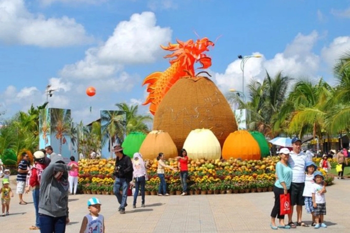 Festive and lively atmosphere of traditional festivals in Ben Tre