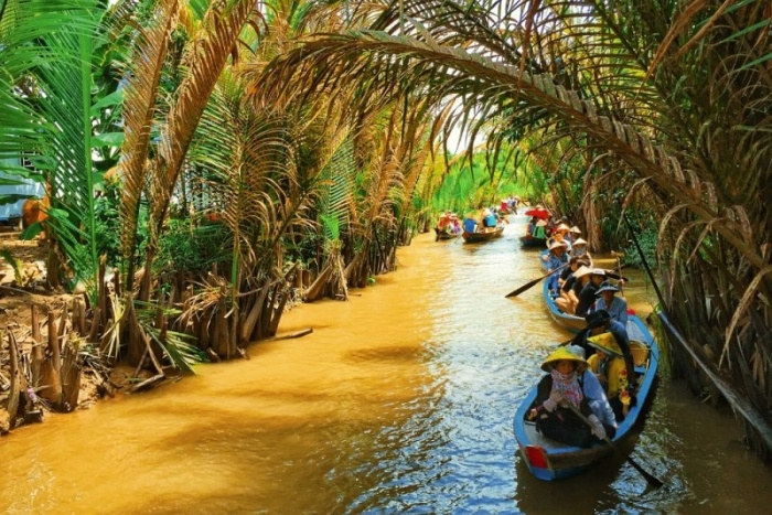 What does daily life in Ben Tre look like?
