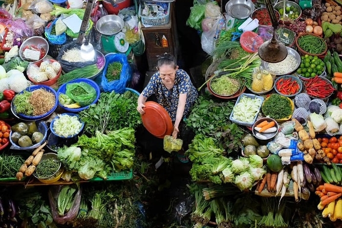 Lively atmosphere at Ben Tre market – Flavors and colors of the Mekong