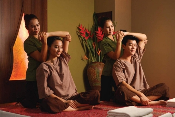 Moments of relaxation in Ben Tre under the rain