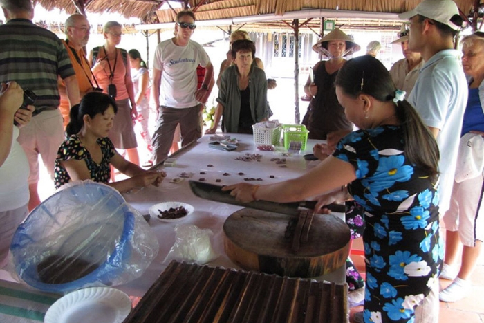 Unique souvenirs and memorable encounters during your handicraft visits in Ben Tre