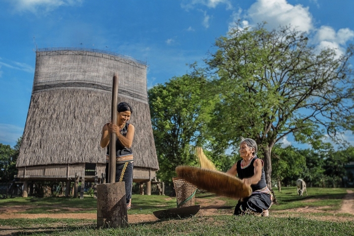 What to visit in the Central Highlands of Vietnam in 3 days? Communal house