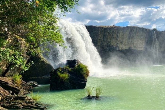 The majesty of Dray Nur waterfall