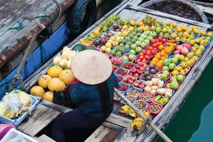 Enjoy tropical fruits during your trip to Can Tho