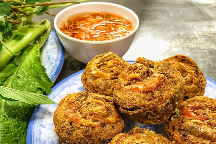 Bánh Cống (Vietnamese Fried Shrimp Cake)