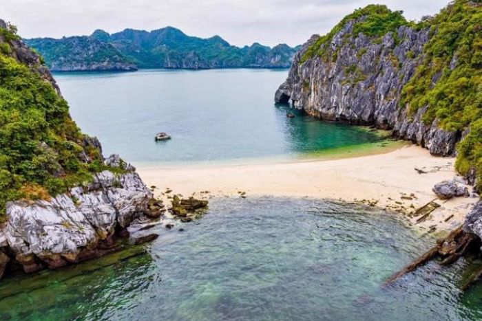 Cat Ba attracts many visitors in March and April